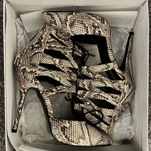 NEW Steve Madden Spiraal Natural Snake Heels